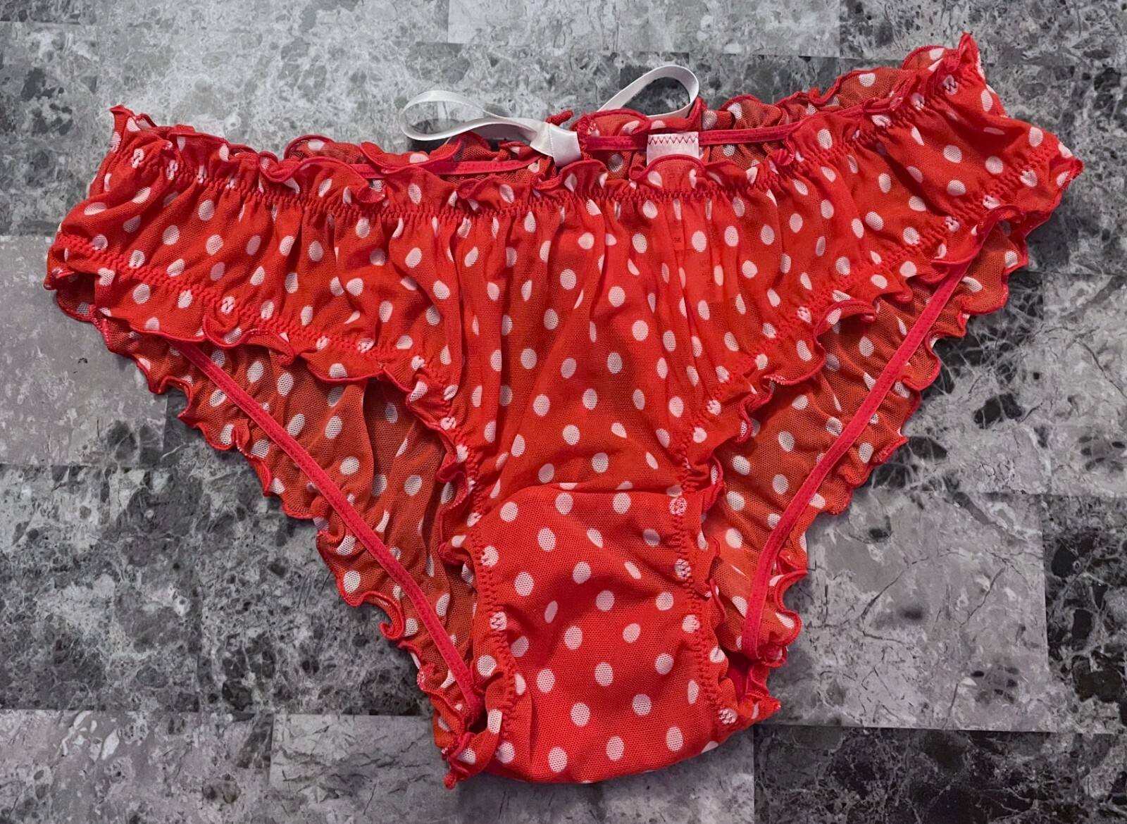 NWT VICTORIA’S SECRET M RED WHITE POLKA DOT MESH RUFFLE RARE BLOOMER PANTIES
