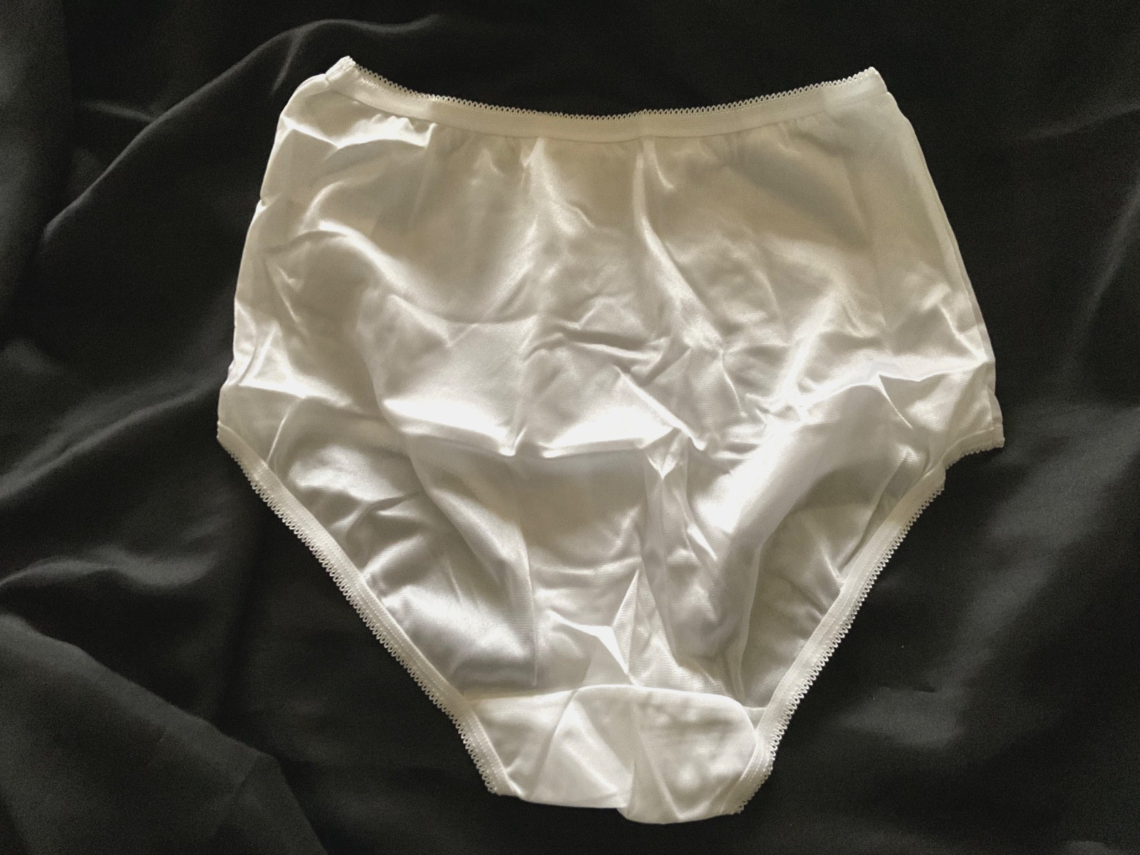 Vintage Partners White Silky Nylon Full Brief Granny Panties Size 5 New