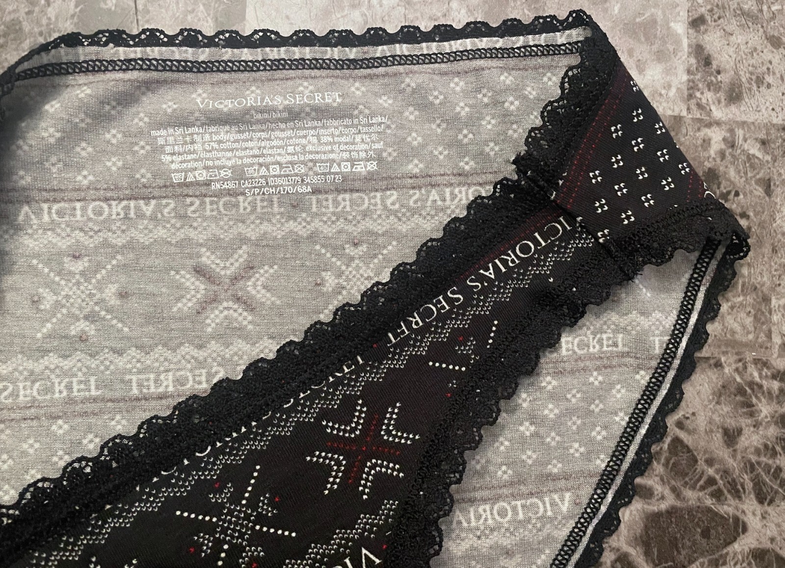 NWOT VICTORIA’S SECRET SMALL BLACK RED WHITE FAIR ISLE LACE BIKINI PANTIES