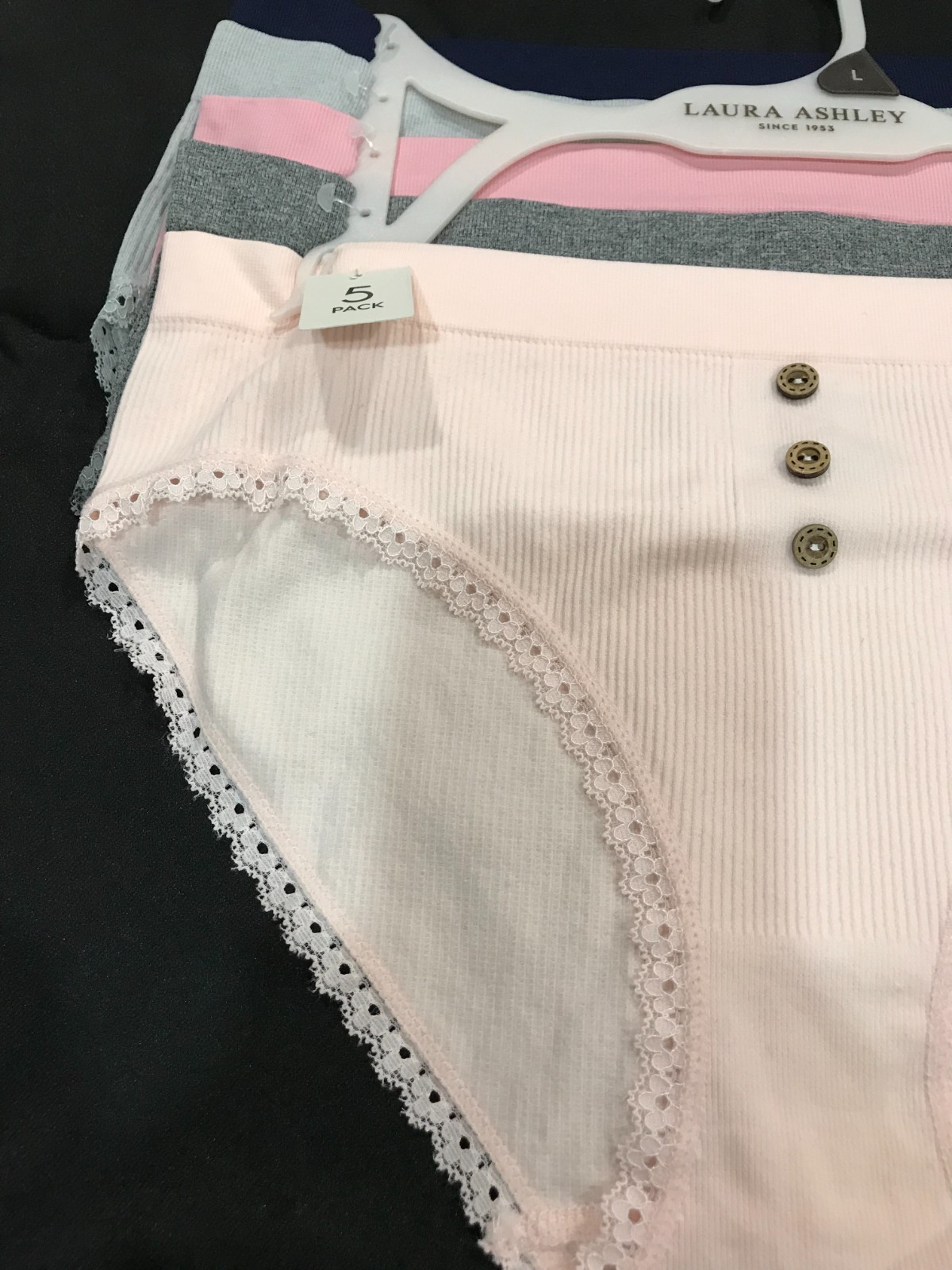 LAURA ASHLEY 5pk Seamless Ribbed Bikini Panties W/Wooden Buttons Women’s Size L