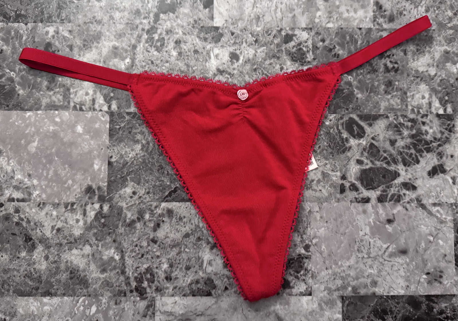 NWT VICTORIA’S SECRET RED RUCHED ROSE APPLIQUE LACE BACK PICOT V STRING PANTIES