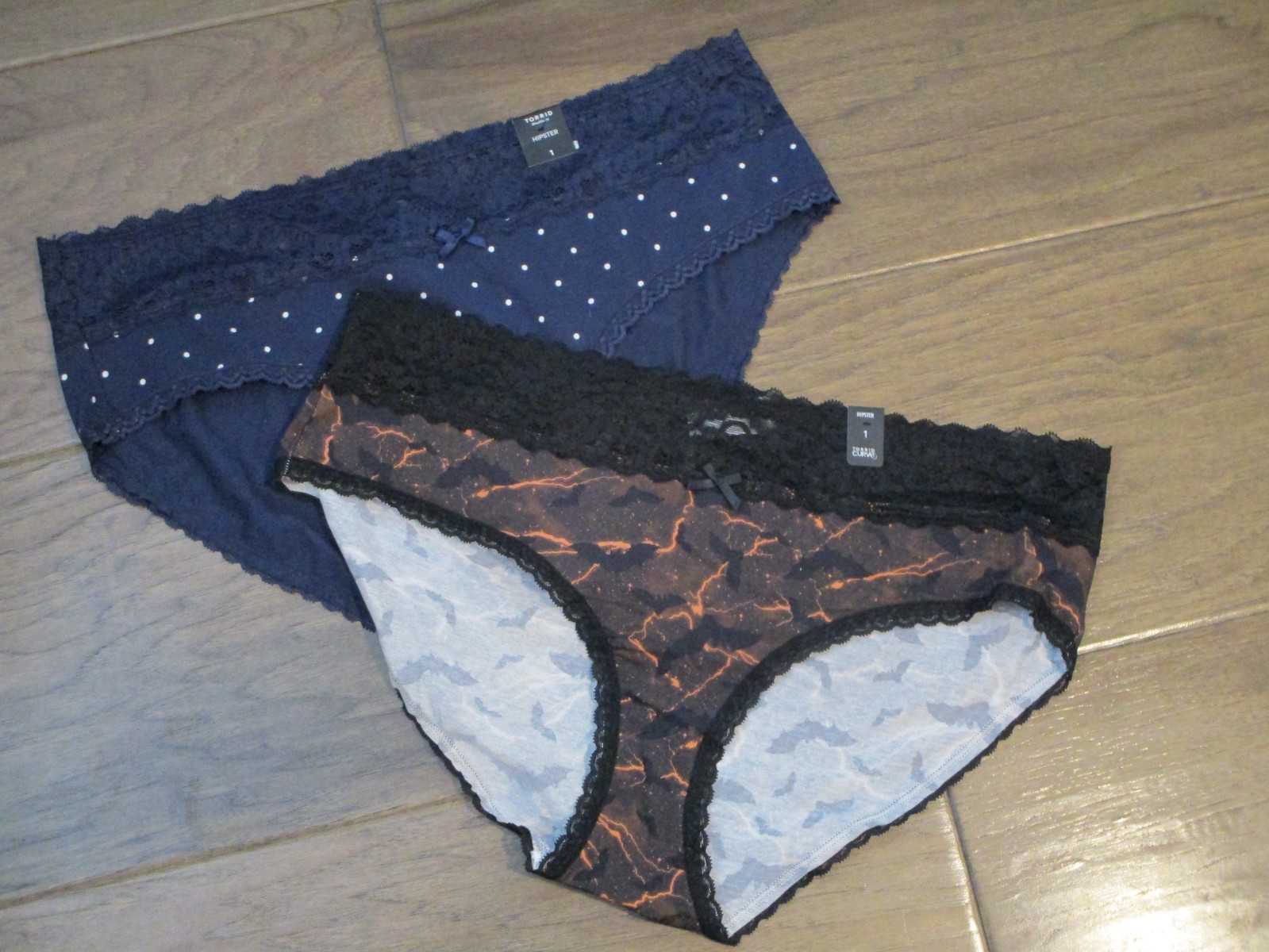 2 PAIRS TORRID LACE TRIM HIPSTER PANTIES IN BLUE/BLACK BATS SIZE 1 (1X/14-16)
