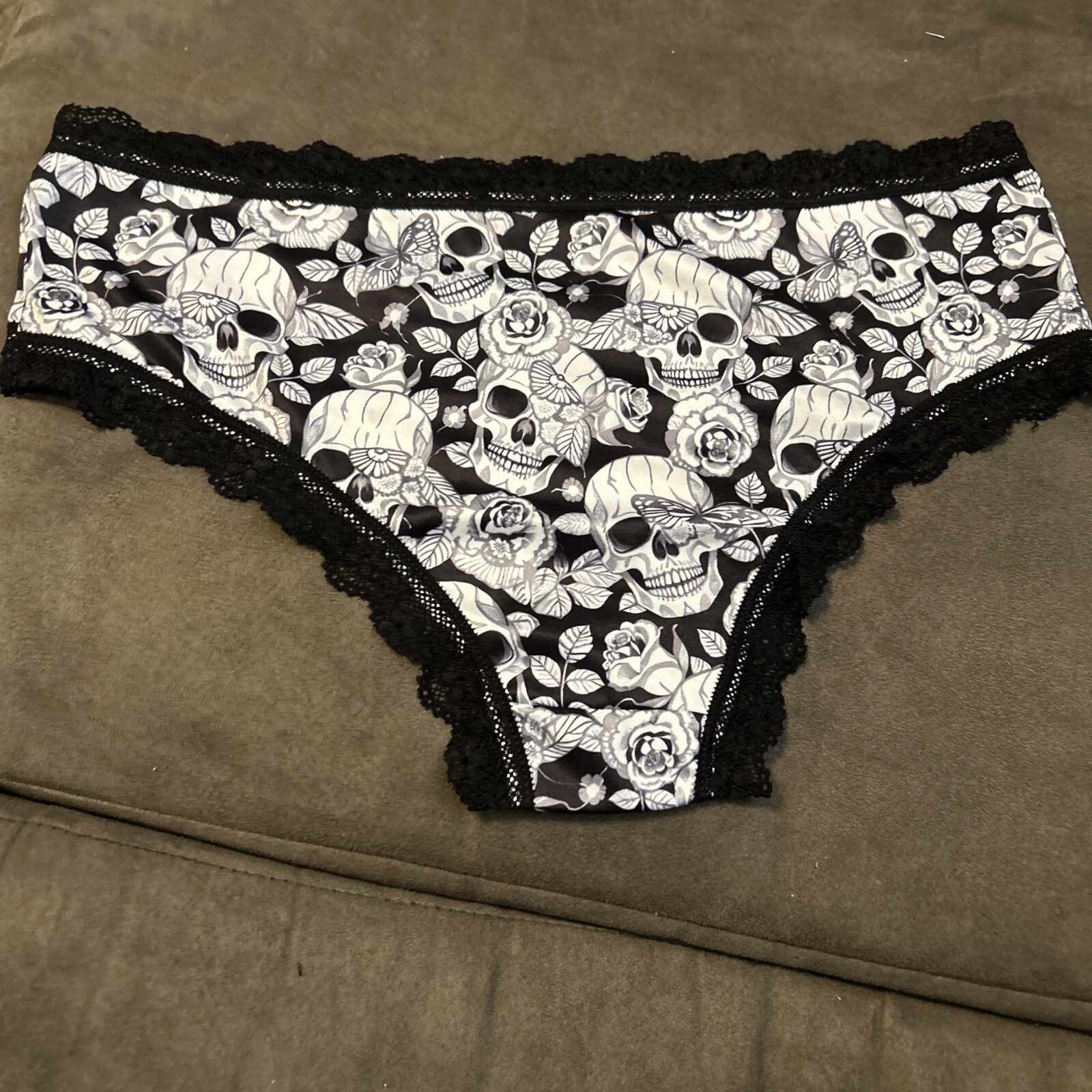 Morvia 3pk lace trim cheeky goth Emo panties L skull/floral skull/stars Lingerie