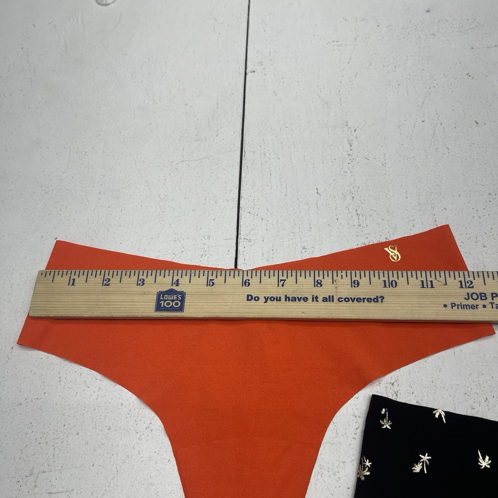 Victoria’s Secret 4 Pack Black Orange Pink Thong/String Underwear Women’s Size M