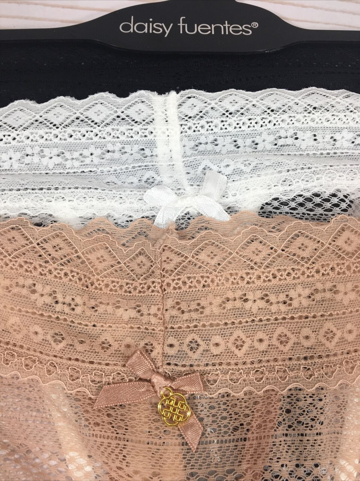 Daisy Fuentes 3 Pair Lace Thong Panties sz 3X White Black Beige Full Figure New