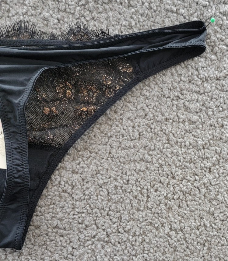 Skarlett Blue Entice Lace Thong Women’s L Black/Rose Gold Elastic Waist Pull On