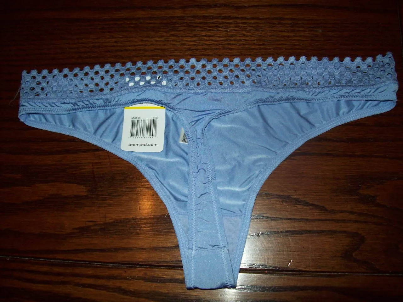 NWT B TEMPT’D WACOAL THONG PANTIES NYLON /SPANDEX PERI 976238 508 M