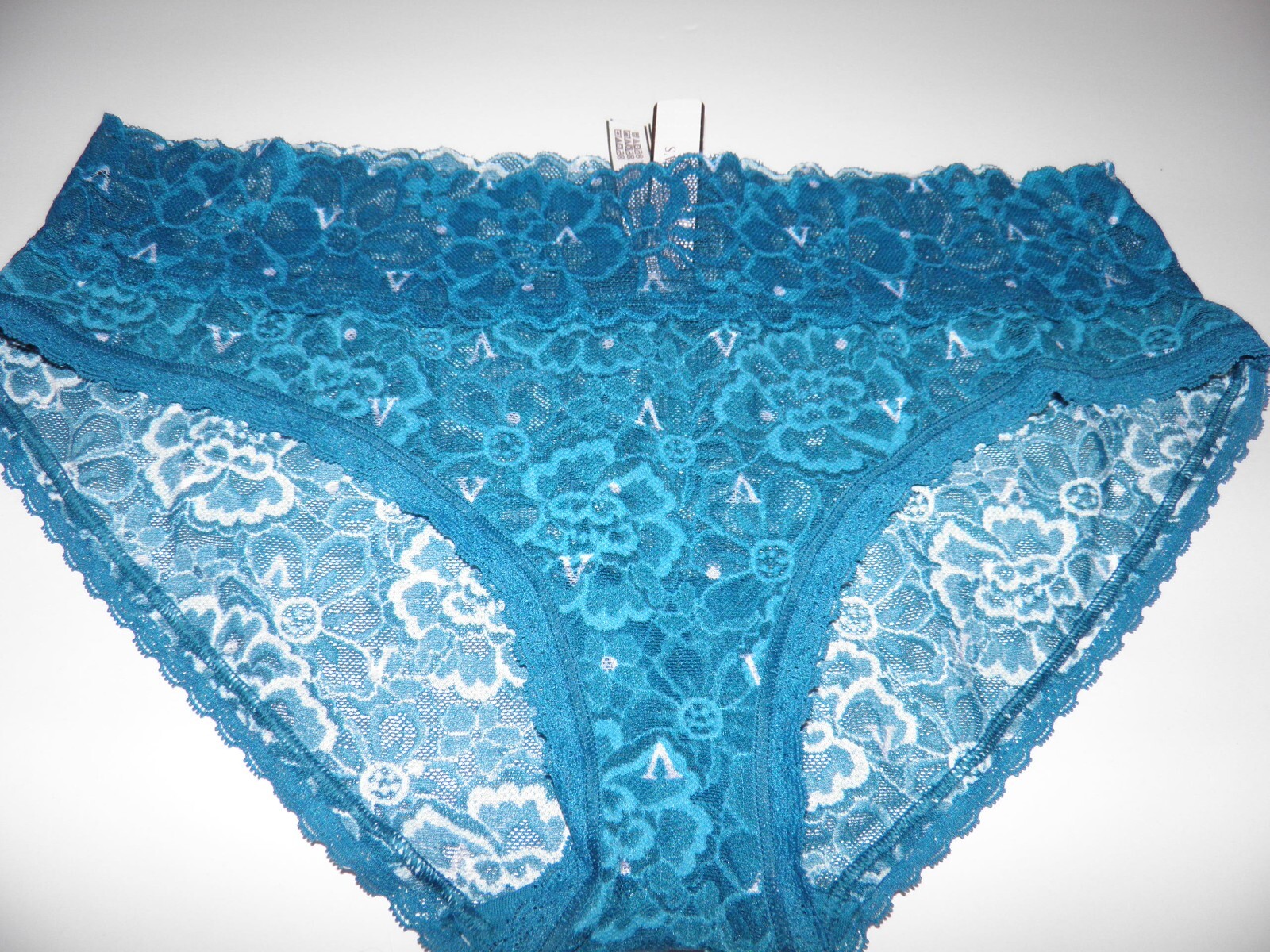 NWT, Victoria’s Secret, blue color, lace, hiphugger hipster panties. Large.
