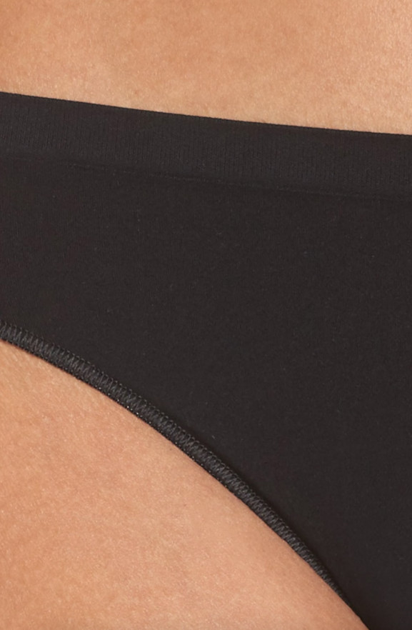 OnGossamer L7005 Black Women’s Clean Lines Seamless Bikini Panty Size S