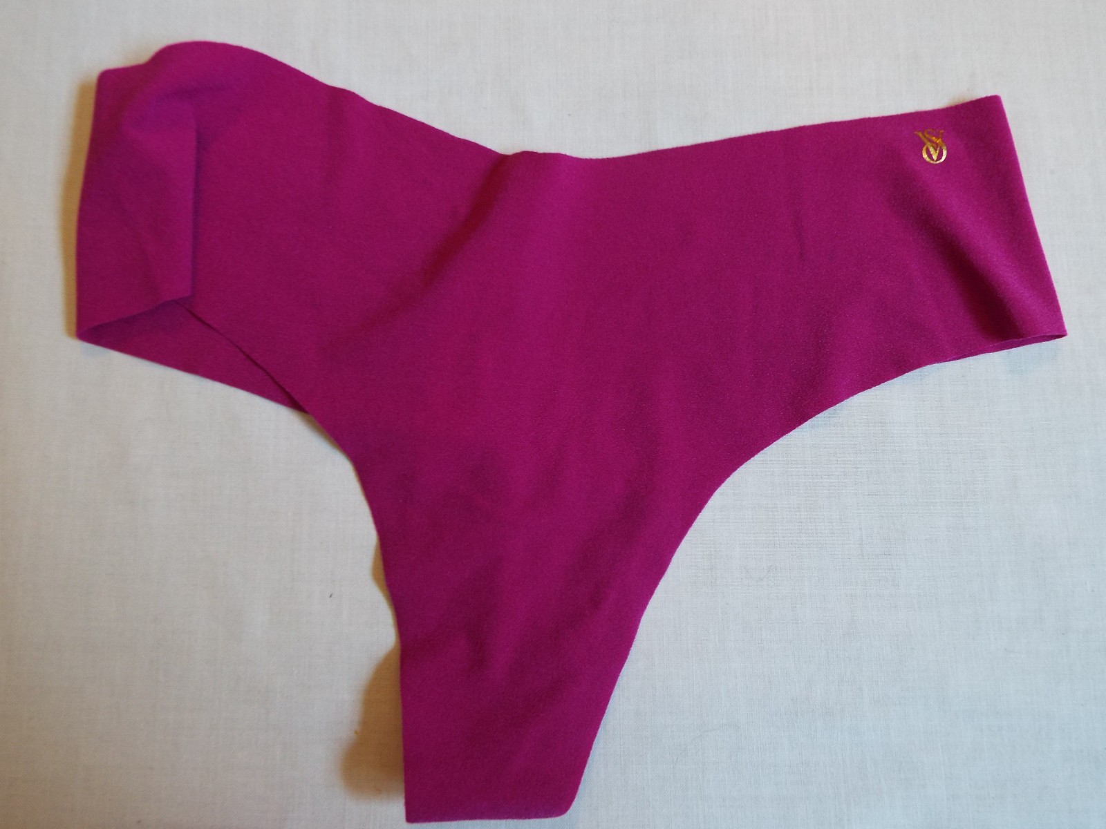 NWT Victoria’s Secret No-Show Thong Panty M vibrant purple