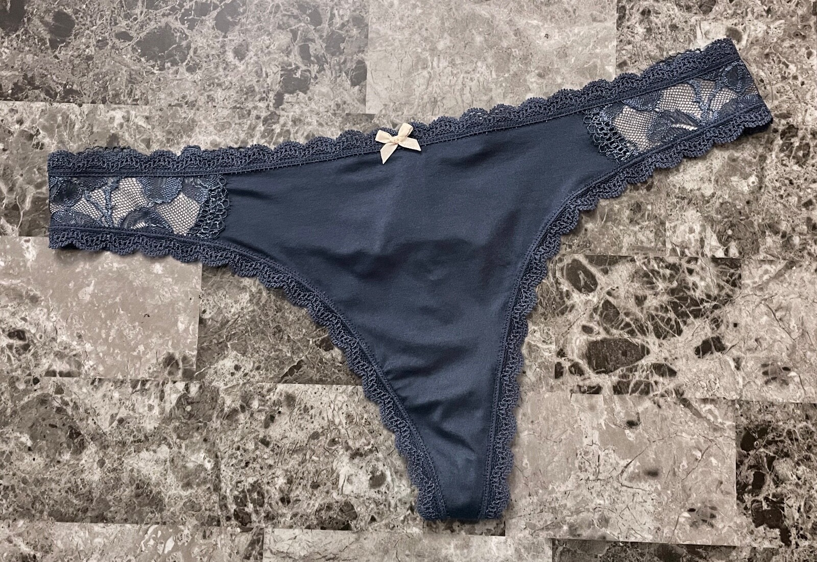 NWT BODY BY VICTORIA’S SECRET M L SMOOTH BLUE PINK LACE BOW RARE THONG PANTIES