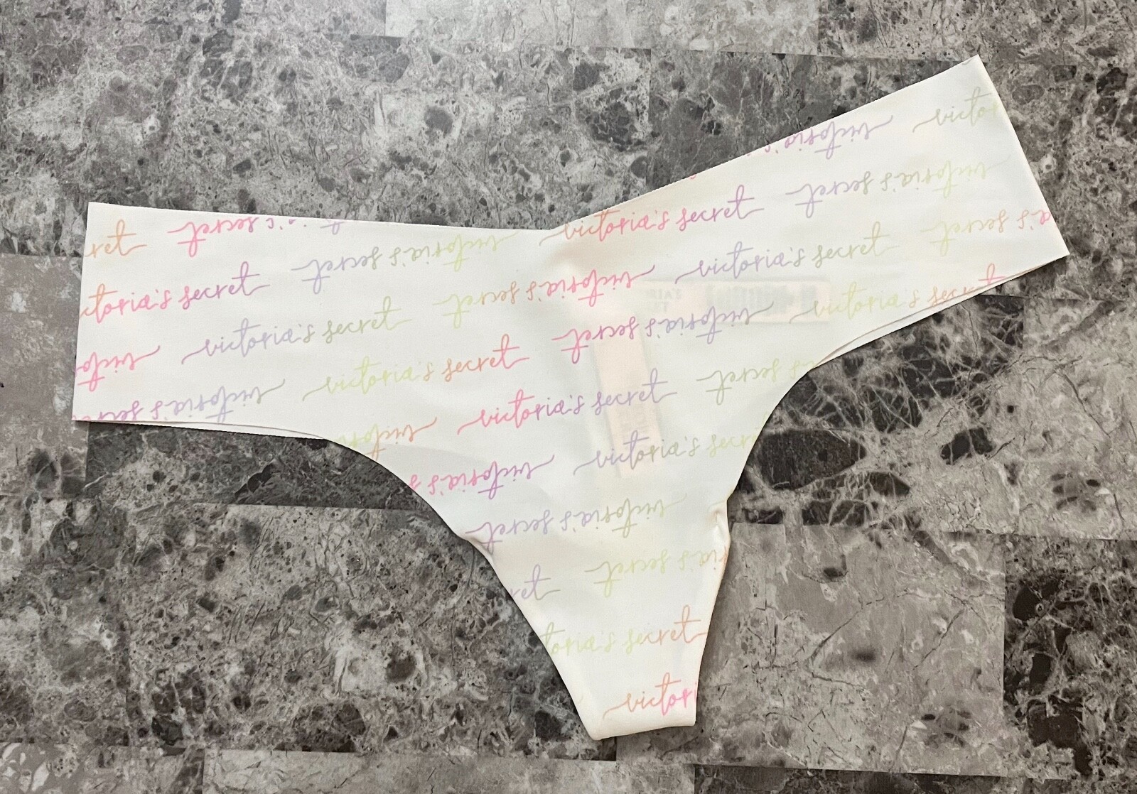 NWT VICTORIA’S SECRET WHITE PINK PURPLE GREEN LOGO SMOOTH NO SHOW THONG PANTIES