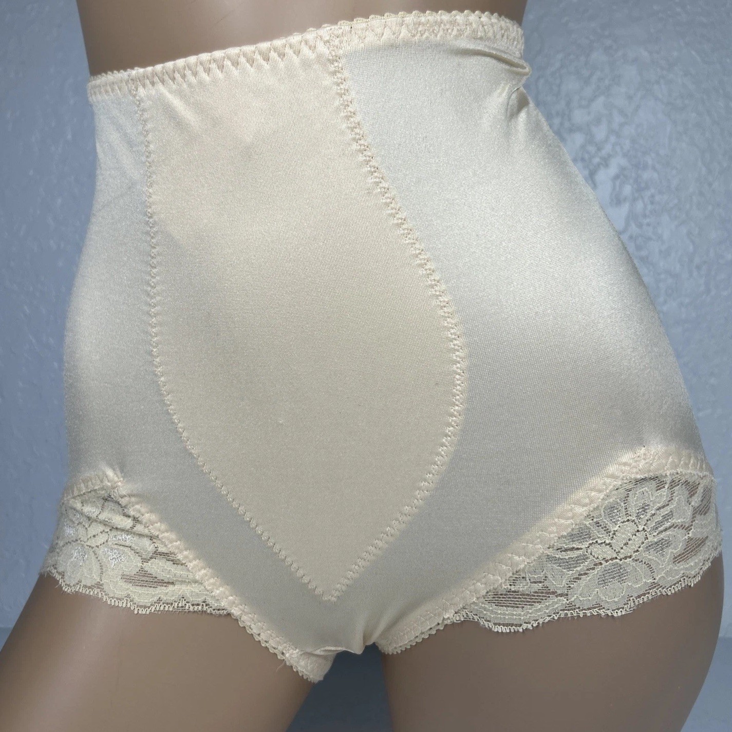 RAGO 919 Panty Brief Light Shaping Size L/30 NWT Floral
